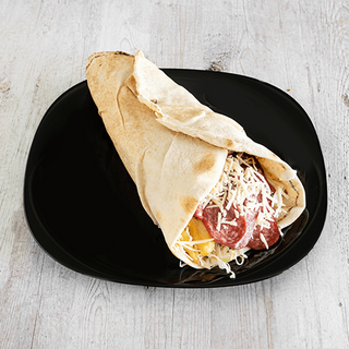 Грил сандвич с луканка и кашкавал (350г)-малък