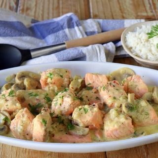 SALMON A LA CREMA DE AJETES