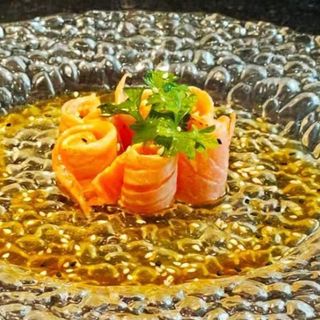 77. Carpaccio sake cotto - 16 pezzi