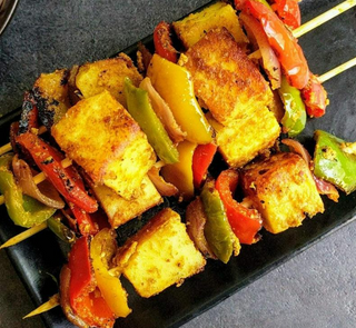 Paneer shashlik (ración)