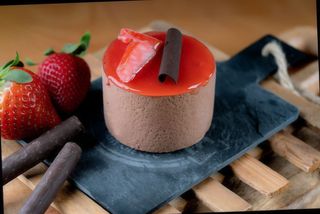 Helado de chocolate y fresa