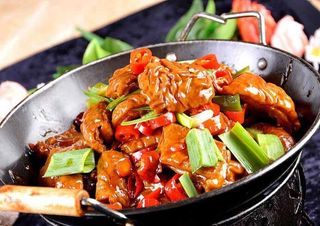 70. Scodella di fuoco con intestino di maiale e rana