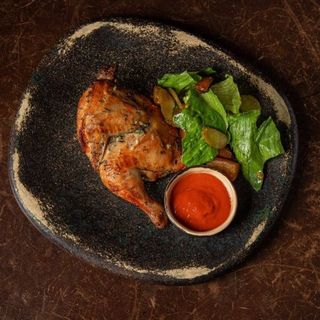 Половина смаженого на грилі курча з томатною сальсою(310г)