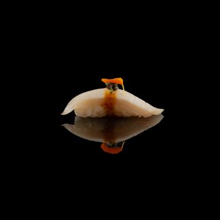 Nigiri Pez Mantequilla Con Trufa (2 Uds.)