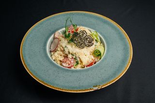 Феттучини с сёмгой шпинатом и помидорами черри  