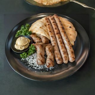 Teleće sudžukice i ćevapi