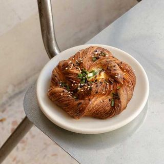 Caracol everything & Cream cheese