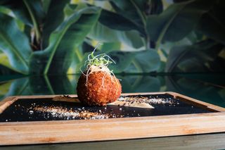 CROQUETA DE GAMBA ROJA
