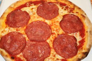 Pizza salame piccante