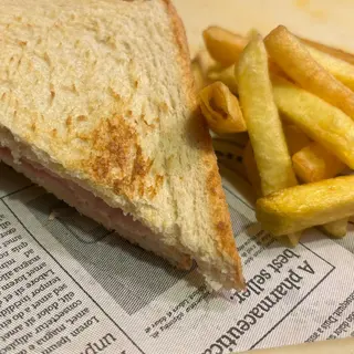 Bikini de Jamón y Queso con Patatas Fritas