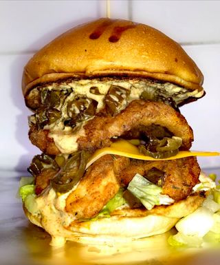 Двоен пилешки бургер Хабанеро (400гр)