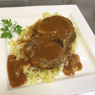 Osobuco de ternera con arroz a la milanesa