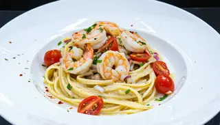 Spaghetti w sosie pomidorowym z krewetkami 430g