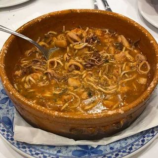 Cazuela De Chipirones Con Gambas Y Gula