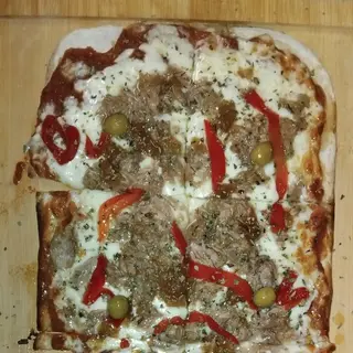 PIZZA DE ATUN Y CEBOLLA 1 MTR