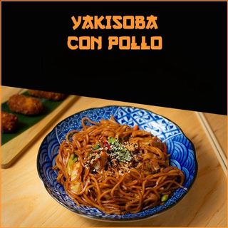 Yakisoba con pollo