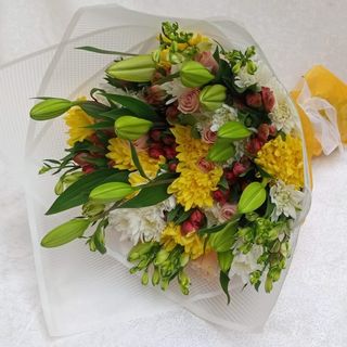 Mixed Yellow and red Berries Gland Bouquet