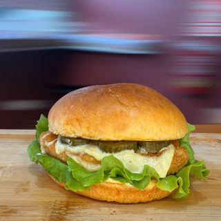 Hamburguesa pollo crunchy Mas Ración de Patatas