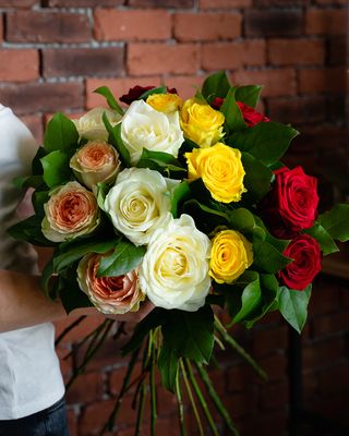 Buchet 15 Trandafiri Multicolori 