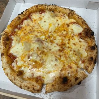 Pizza 4 Quesos Pequeña