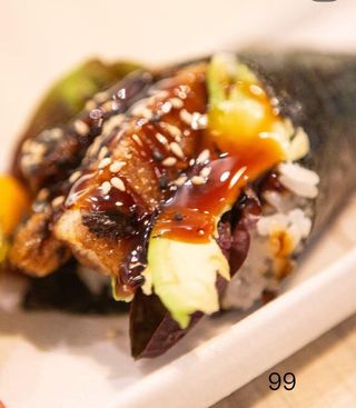 99. Temaki de anguila (1 pieza)