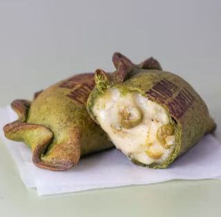 Empanada De Olivada Y Mozzarella