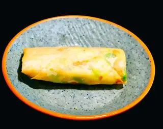 110. Rollito casero frito (2 uds)