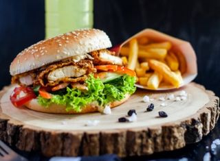 BURGER PUI + COCA COLA + CARTOFI