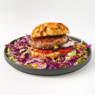 Pljeskavica sa sirom u domaćoj lepinji