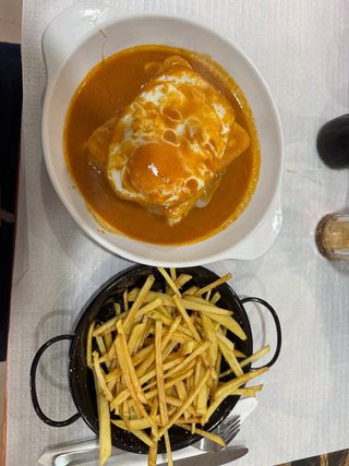 Francesinha com Ovo