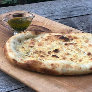 Чіабата з сиром пармезан та соусом песто (1шт)