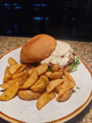 Hambúrguer Aquae Bistro