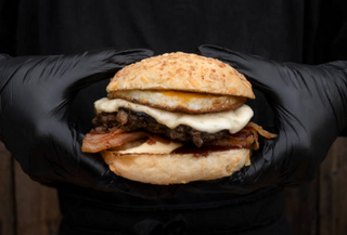 Hamburguesa De Retinto Y Salsa De Queso Provolone