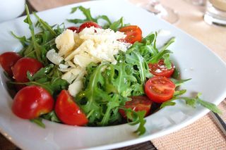 Salata Rucola cu cherry si parmesan 
