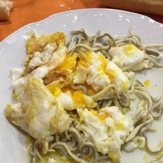 Huevos Rotos Con Gulas