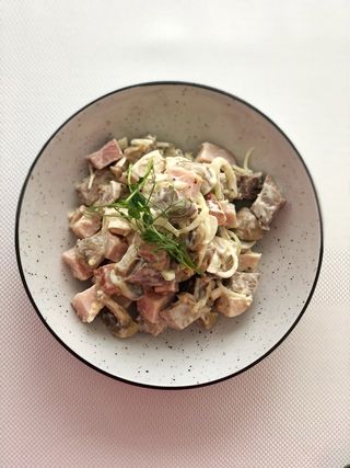 Салат з декількох видів м'яса (300г)