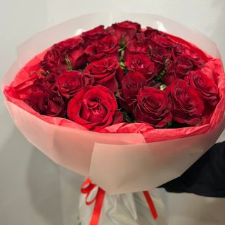 21 trandafiri rosii olandezi 60 cm