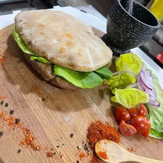 Pljeskavica sa kajmakom 200g