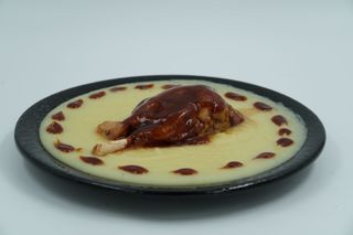 Aripioară de porc cu spumă de cartofi