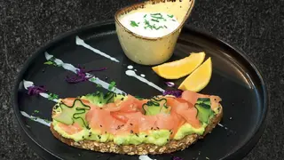 Avokado i losos