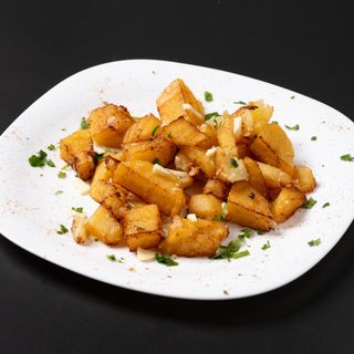 Cartofi la ceaun cu usturoi