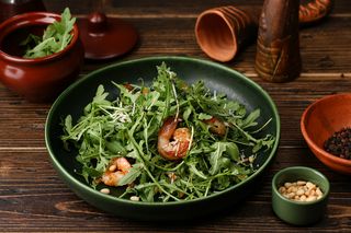 Салат "Руккола с креветками"