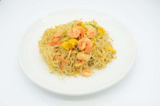 222. Spaghetti di riso con gamberi