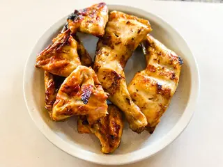Dose Mista de Asas e Pernas de Frango