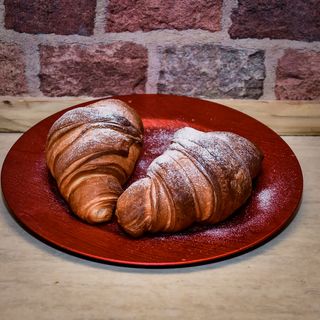 Croissant cu ciocolata 