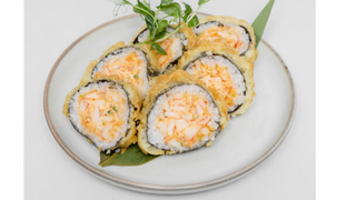 Futomaki z sałatką z surimi w tempurze