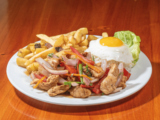 Saltado de pollo a lo pobre