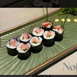 Maki De Ventresca De Atún Con Cebollino (8 Uds.)