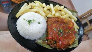 Plato Sobrebarriga En Salsa Criolla