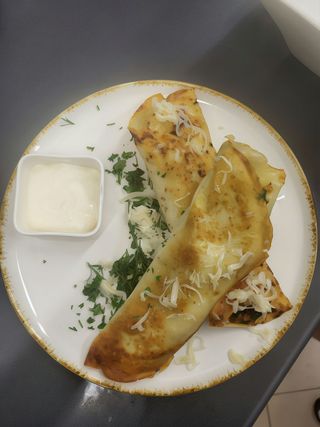 Naleśniki z kurczakiem i szpinakiem